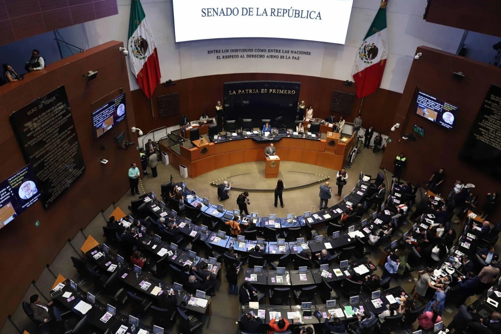 Senado avala Ley de Ingresos 2027 por 10.6 billones de pesos; oposición cuestiona deuda