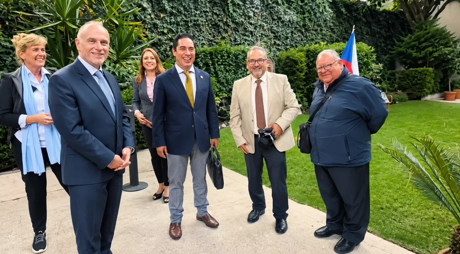 APLE lleva ante Embajada de Chequia los desafíos del periodismo mexicano