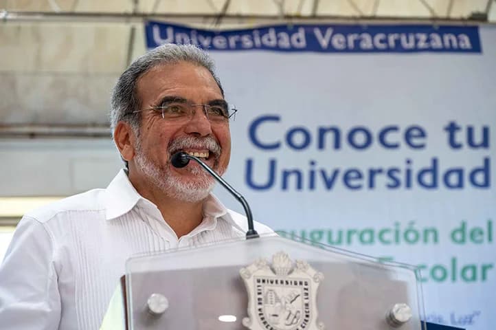 UV exigirá examen presencial para Medicina, Derecho y Pedagogía a partir de 2027