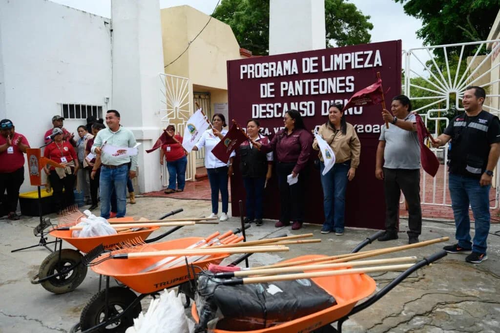 Coatzacoalcos inicia jornadas de limpieza y fumigación en cinco panteones